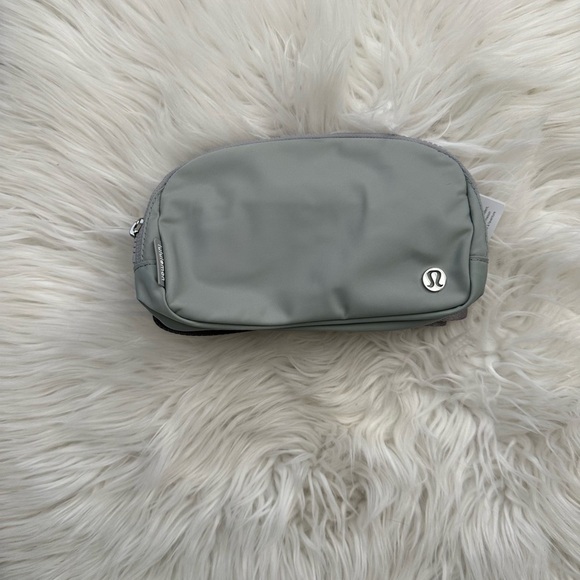 Lululemon Grey Sage Everywhere Belt Bag 1L - Picture 4 of 4